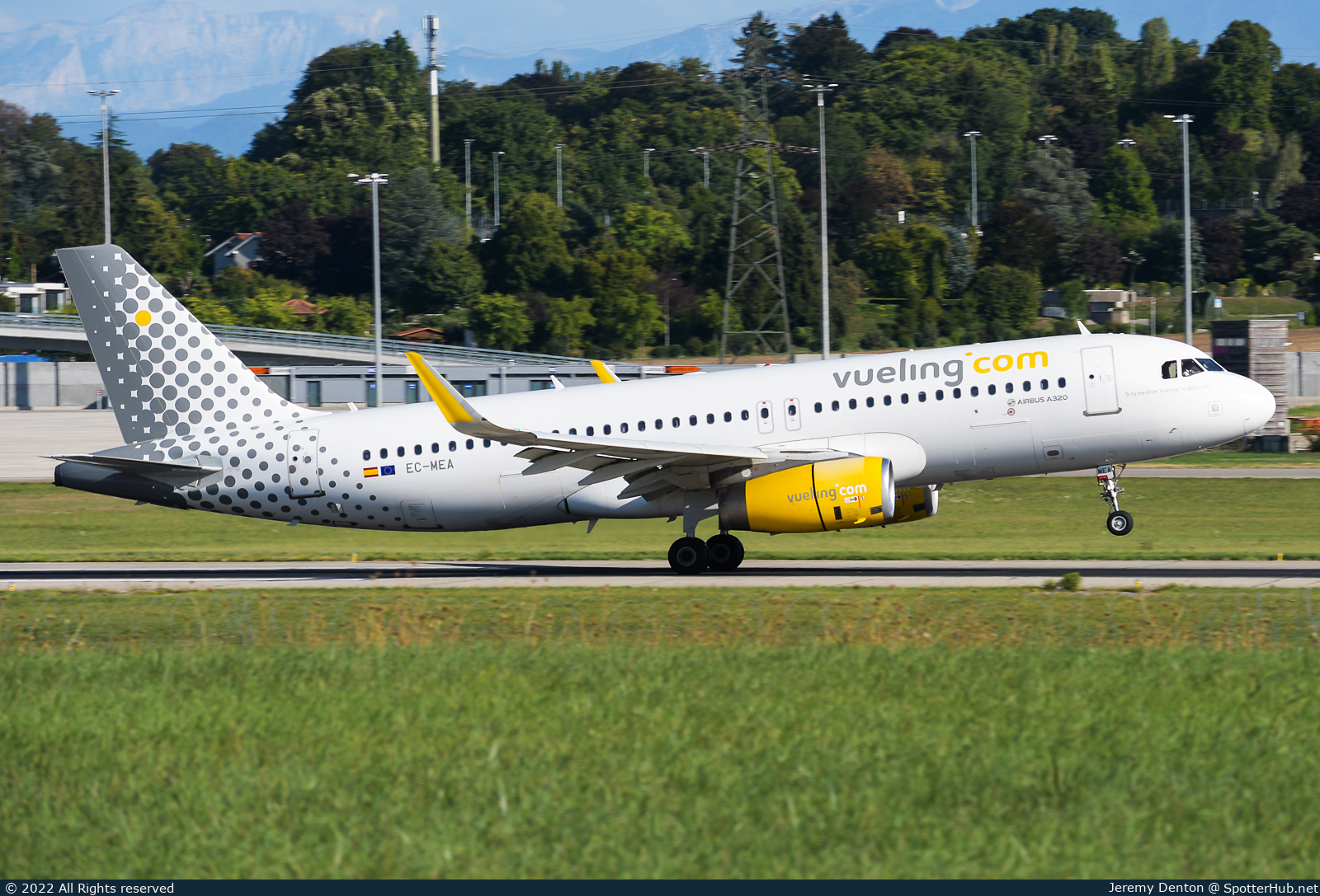 Photo of EC-MEA - Airbus A320-232 operated by Vueling