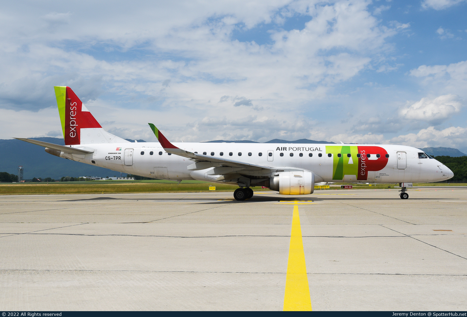 Photo of CS-TPR - Embraer ERJ-190LR operated by TAP Express (opb Portugália Airlines)