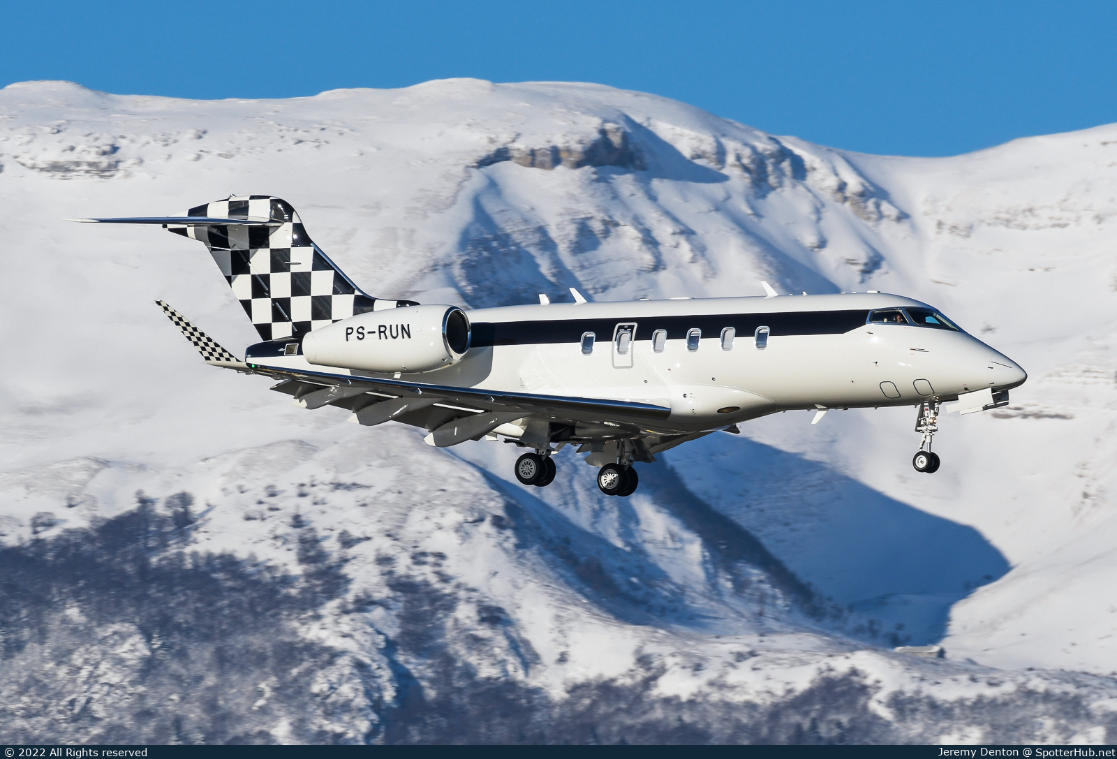 Photo of PS-RUN - Bombardier Challenger 350 operated by Private