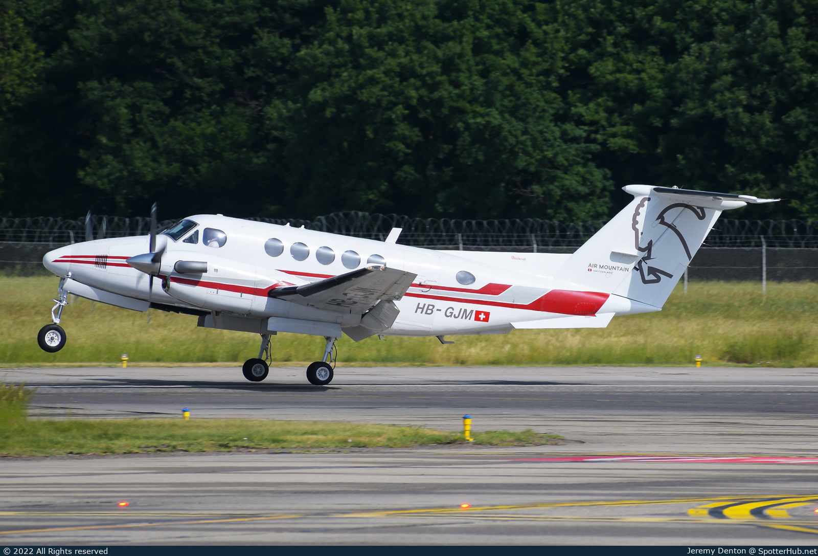 Photo of HB-GJM - Beechcraft 200 Super King Air operated by Air Mountain