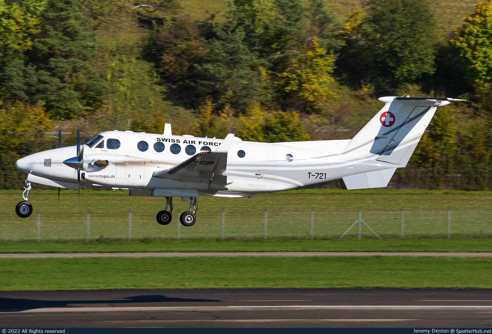Photo of T-721 - Beechcraft B300C Super King Air 350C operated by Swiss Air Force