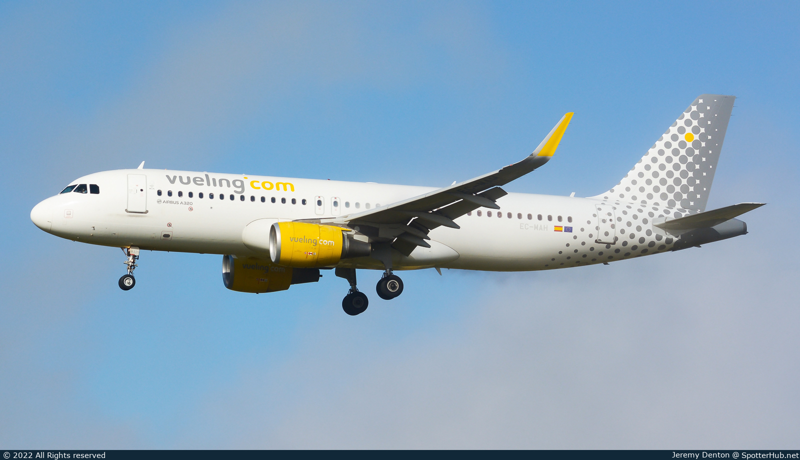 Photo of EC-MAH - Airbus A320-214 operated by Vueling
