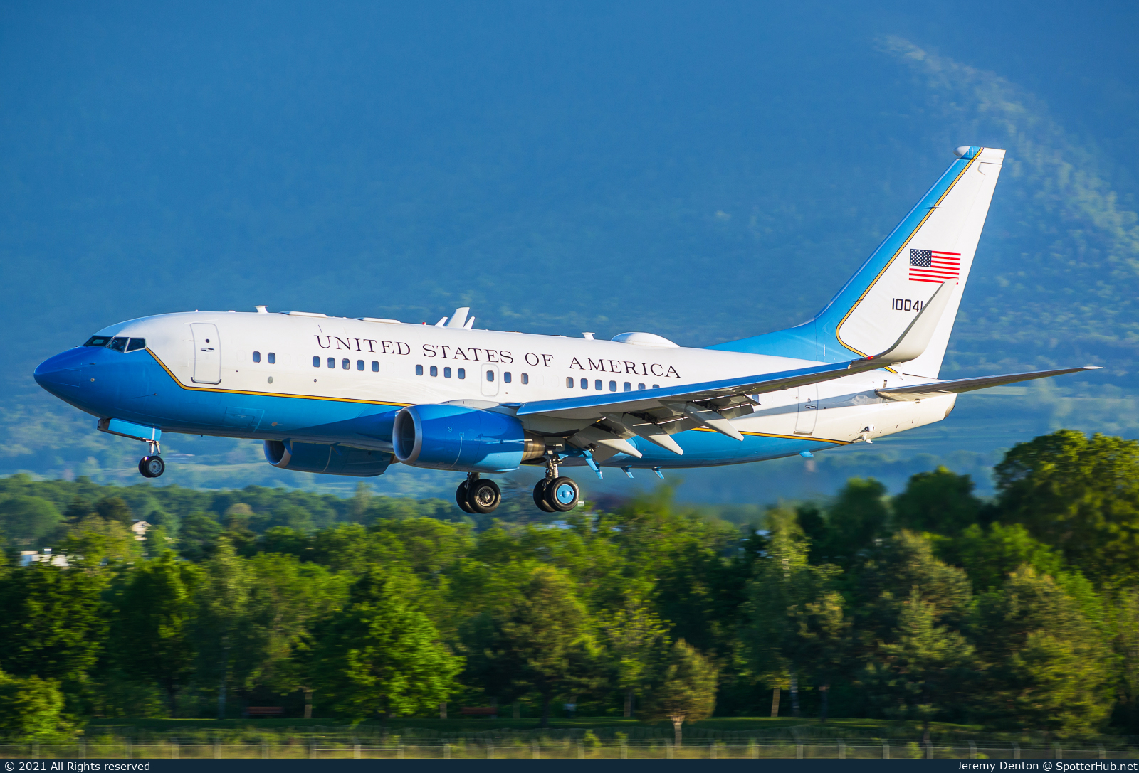 Photo of 01-0041 - Boeing C-40B operated by US Air Force
