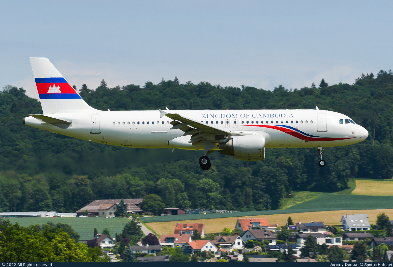 Photo of B-6738 - Airbus A320-214 operated by Government of Cambodia