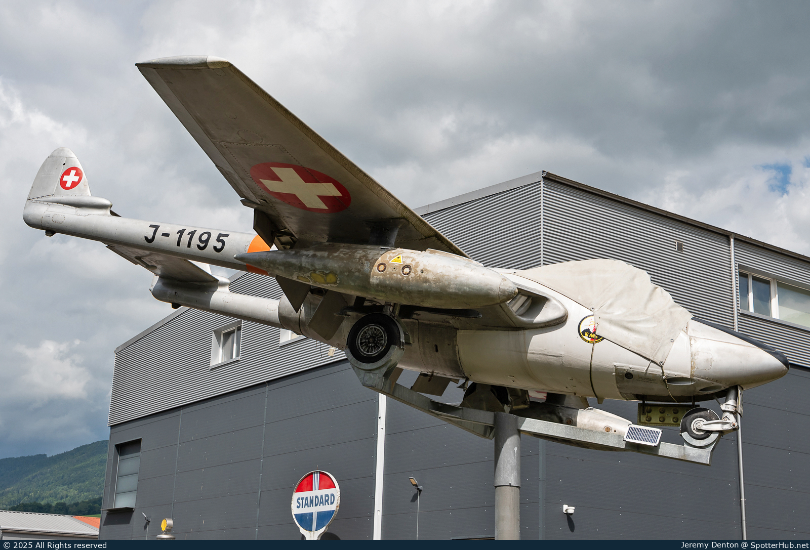 Photo of J-1195 - De Havilland DH-100 Vampire FB.6 operated by Swiss Air Force