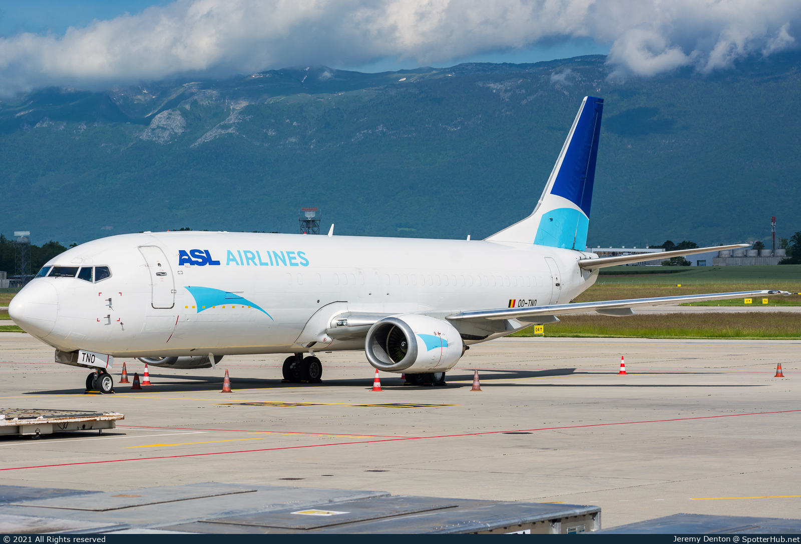 Photo of OO-TNO - Boeing 737-49R(SF) operated by ASL Airlines Belgium