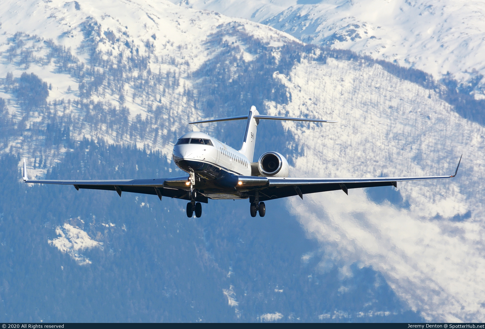Photo of 9H-III - Bombardier Global Express XRS operated by Albinati Aviation