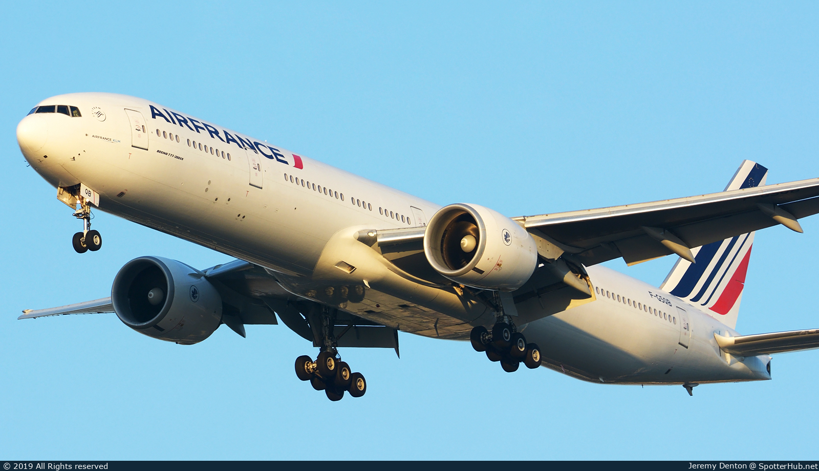 Photo of F-GSQB - Boeing 777-328(ER) operated by Air France