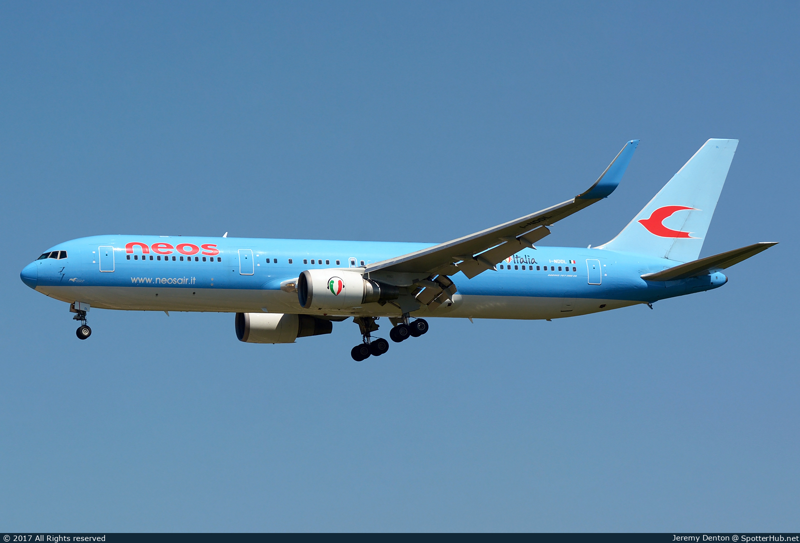 Photo of I-NDDL - Boeing 767-324(ER) operated by Arkia Israeli Airlines (opb Neos)