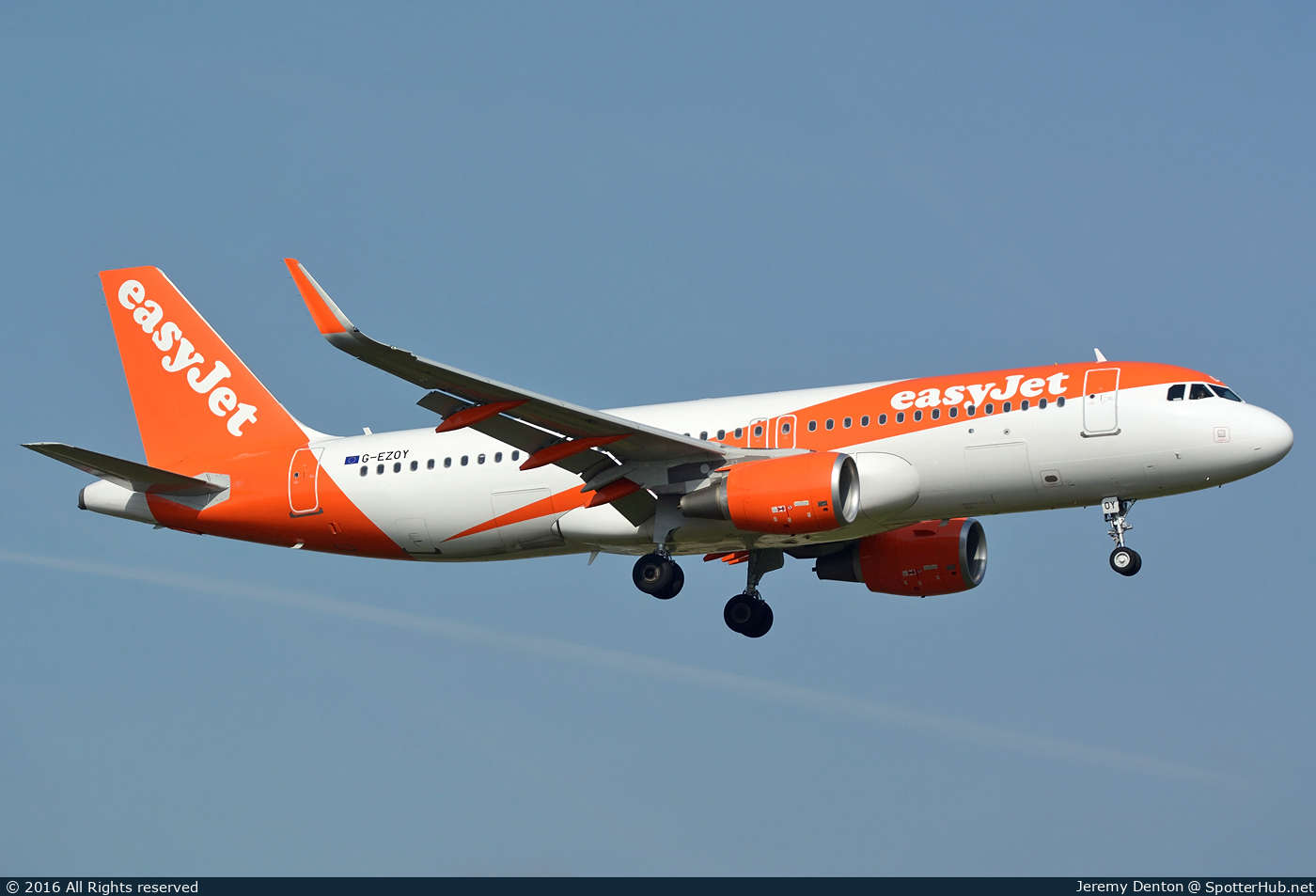 Photo of G-EZOY - Airbus A320-214 operated by easyJet