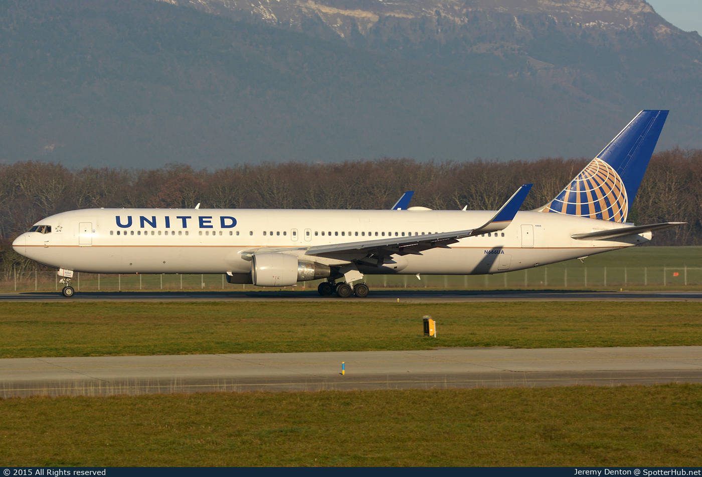 Photo of N666UA - Boeing 767-322(ER) operated by United Airlines
