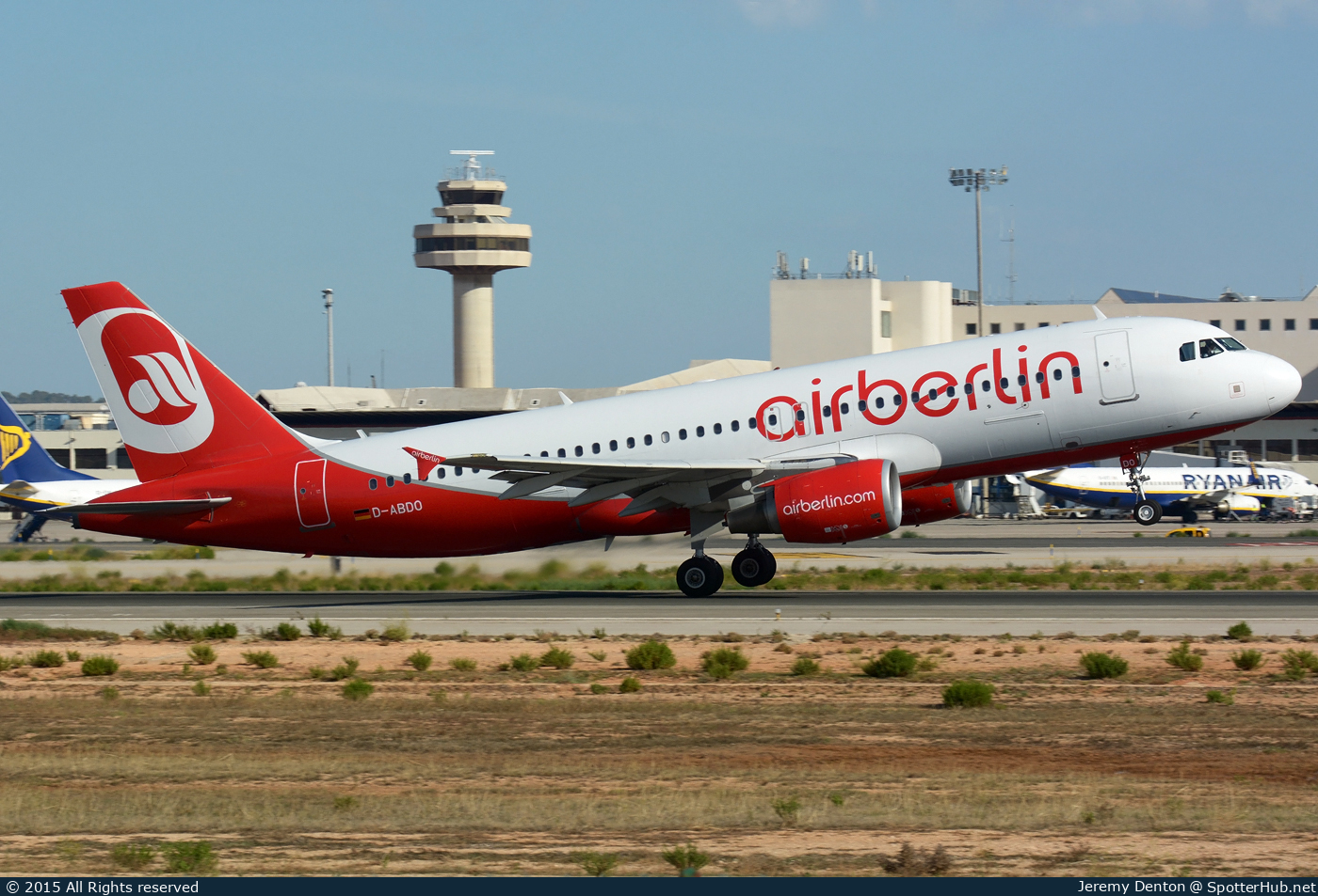 Photo of D-ABDO - Airbus A320-214 operated by Air Berlin