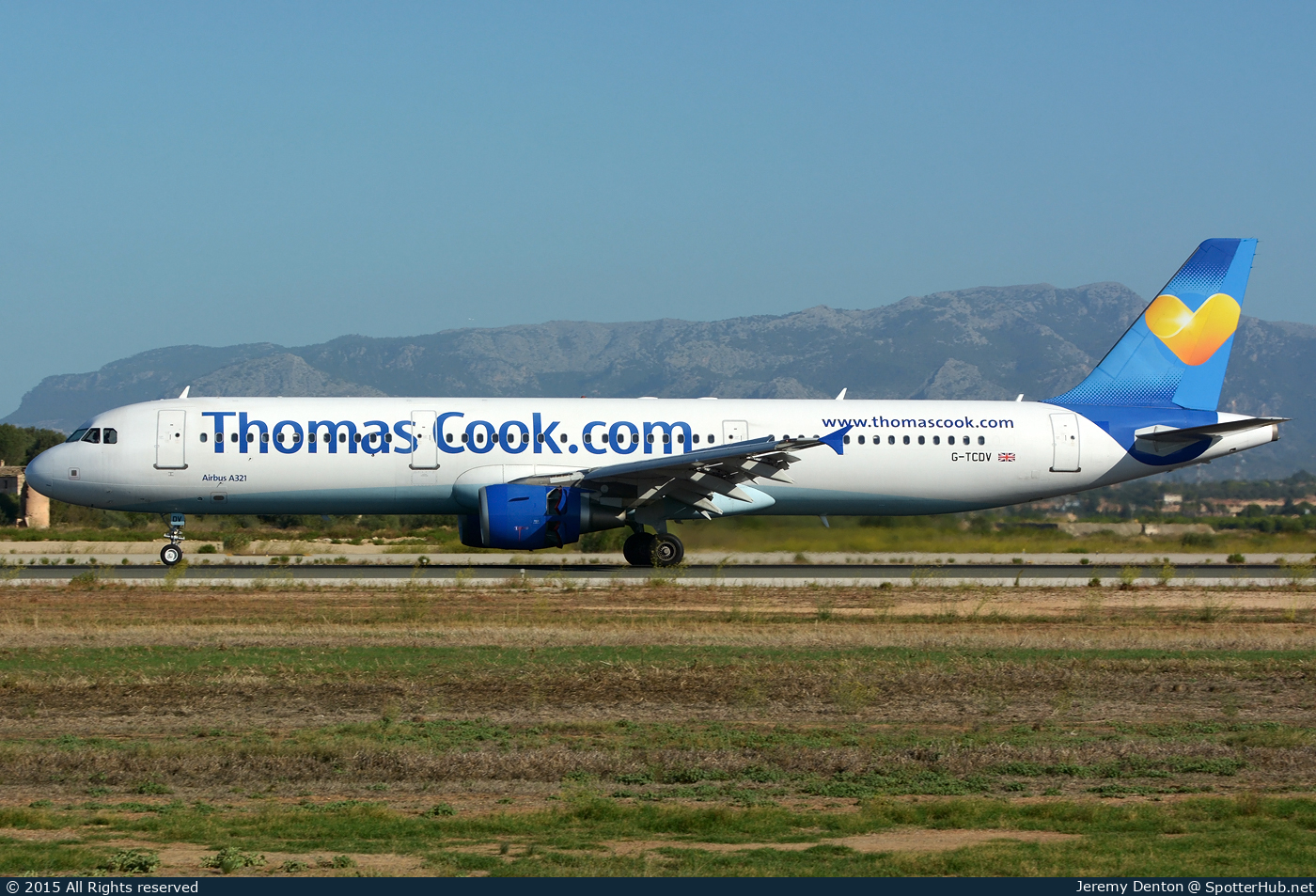 Photo of G-TCDV - Airbus A321-211 operated by Thomas Cook Airlines