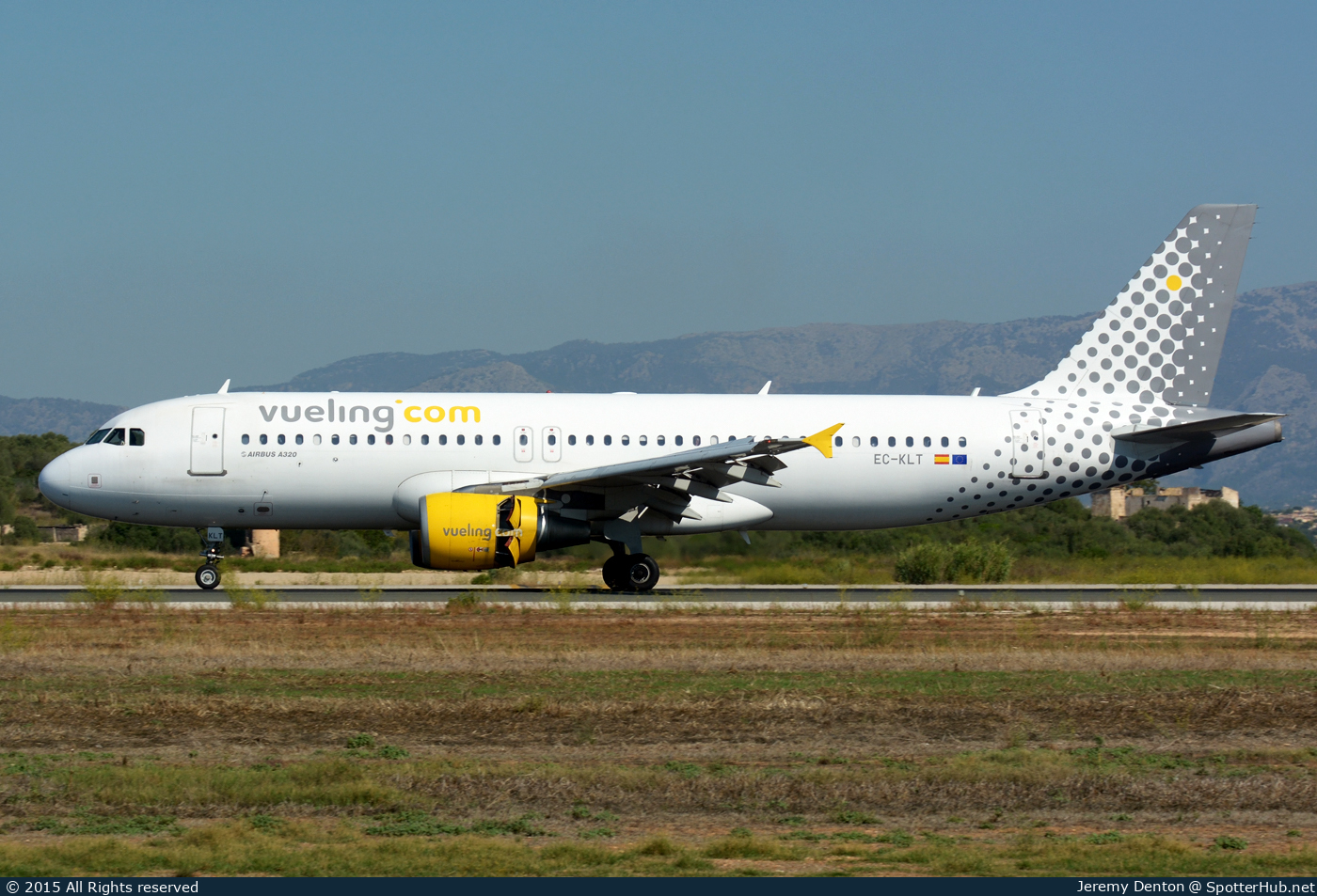 Photo of EC-KLT - Airbus A320-216 operated by Vueling