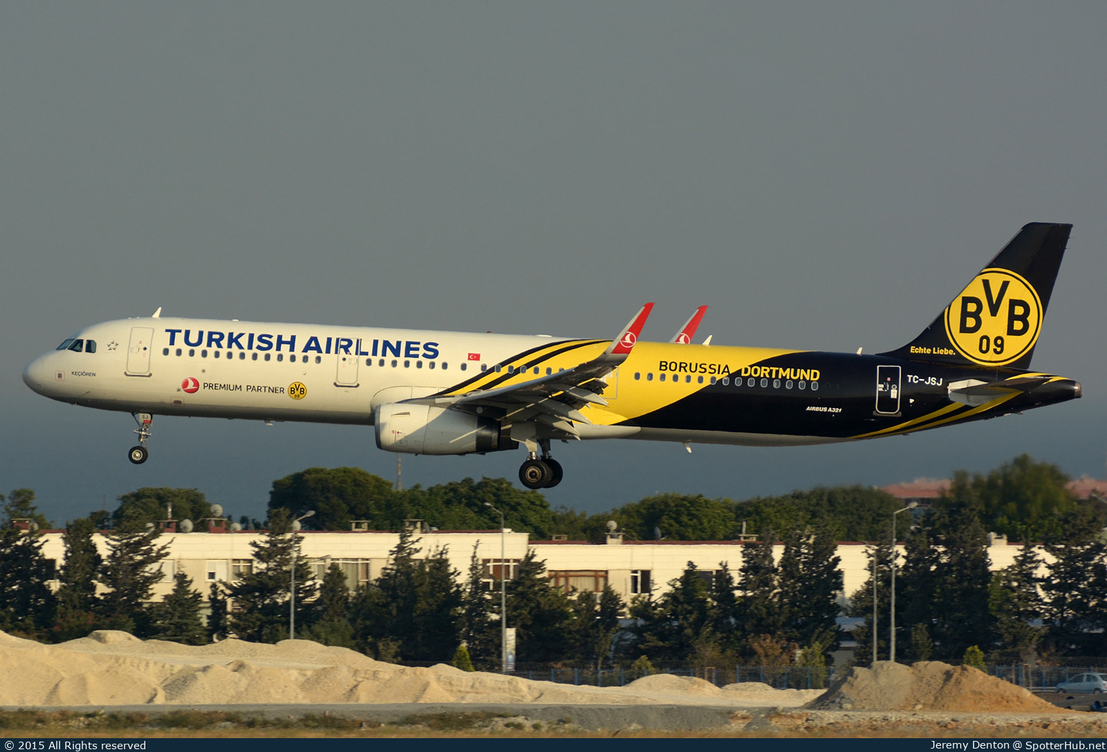 Photo of TC-JSJ - Airbus A321-231 operated by Turkish Airlines