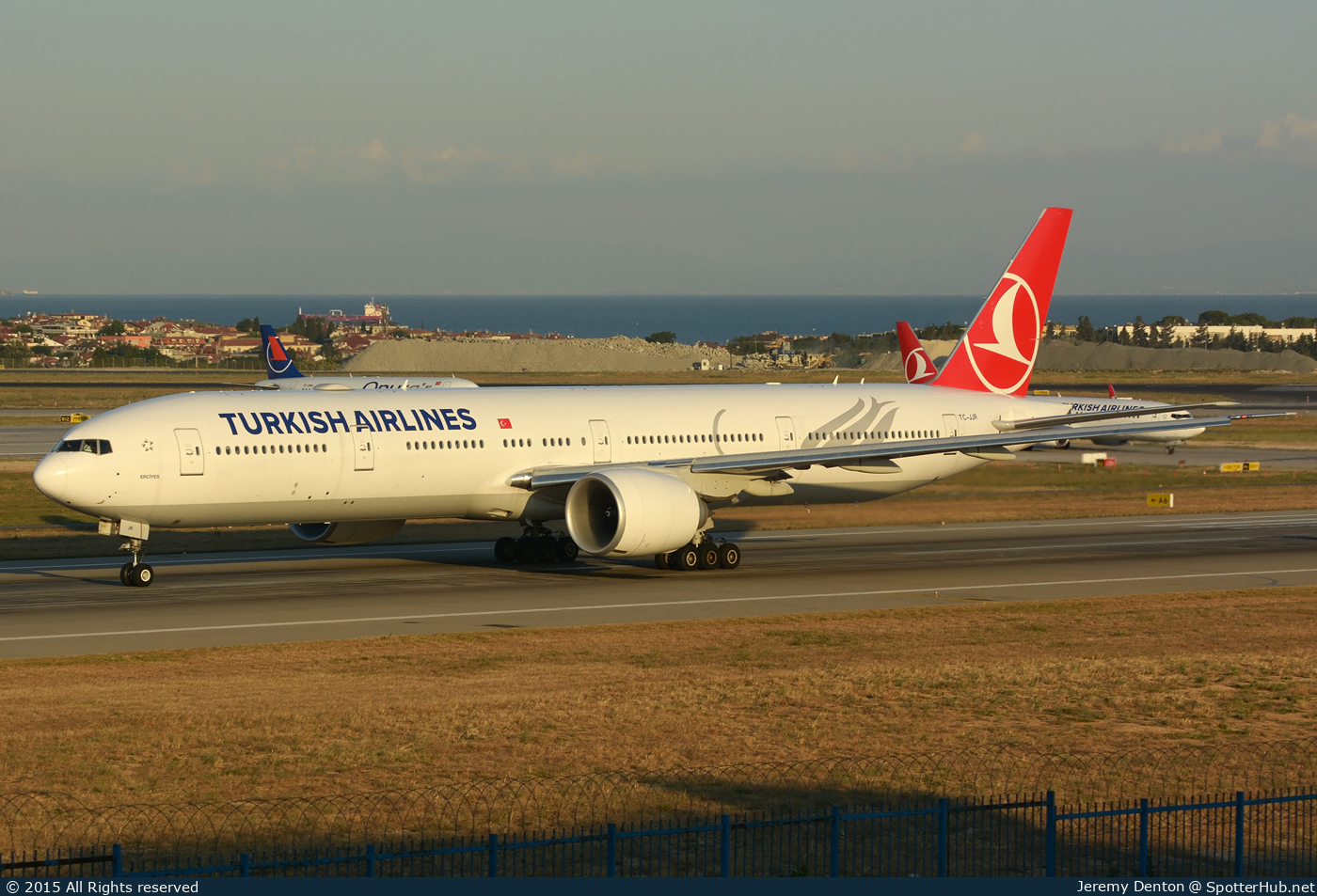 Photo of TC-JJR - Boeing 777-3F2(ER) operated by Turkish Airlines