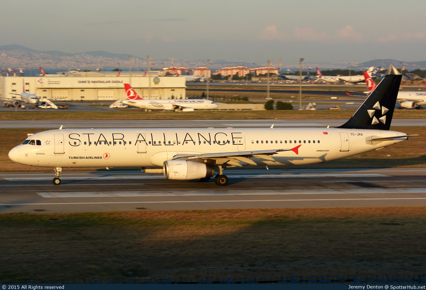 Photo of TC-JRA - Airbus A321-231 operated by Turkish Airlines