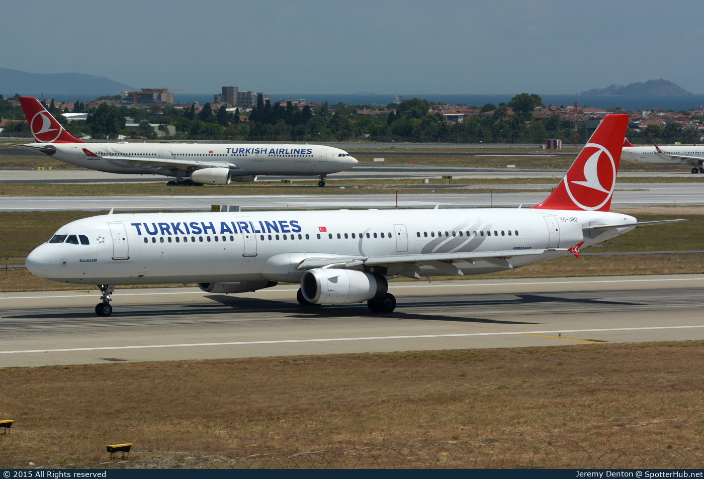 Photo of TC-JRD - Airbus A321-231 operated by Turkish Airlines