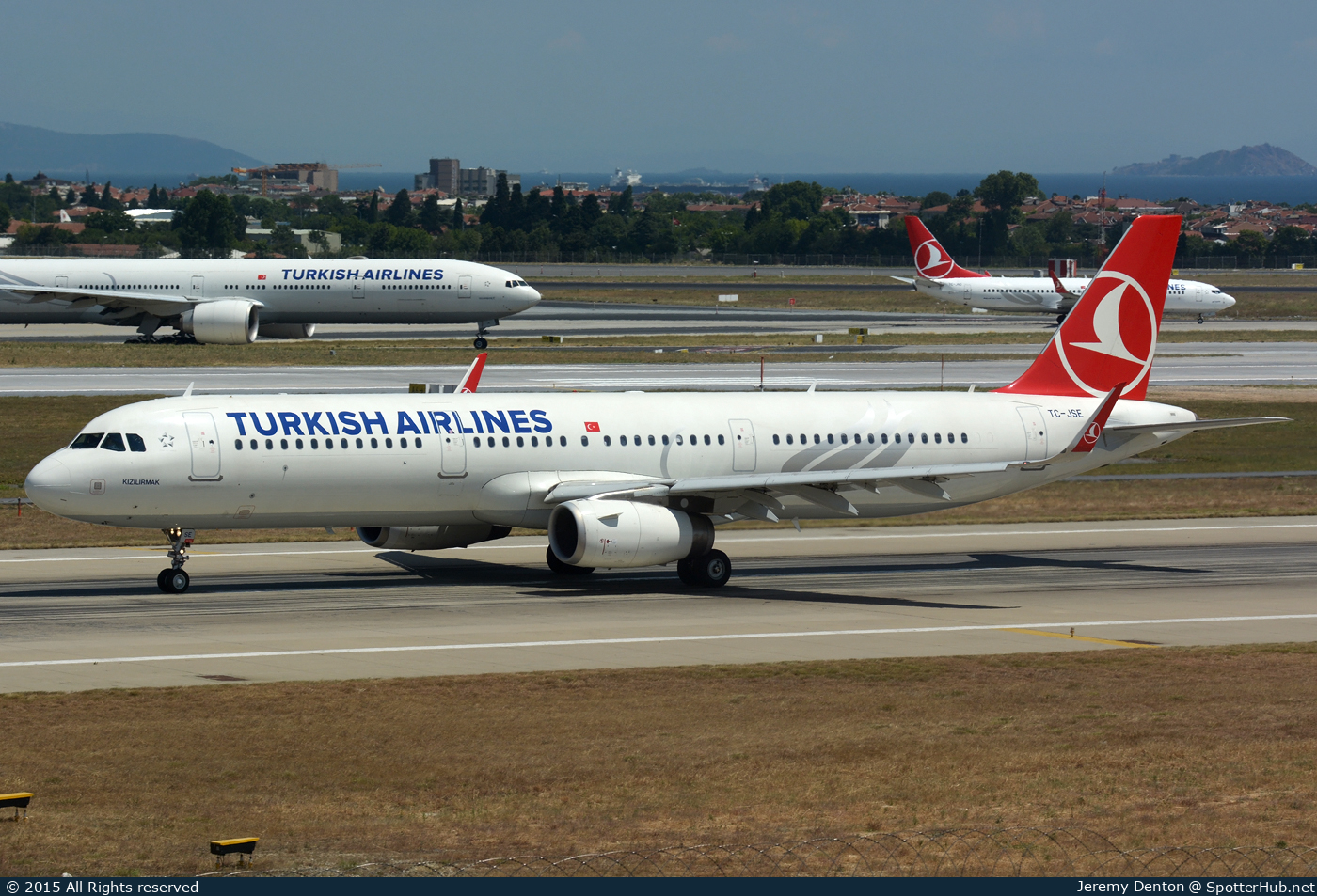 Photo of TC-JSE - Airbus A321-231 operated by Turkish Airlines