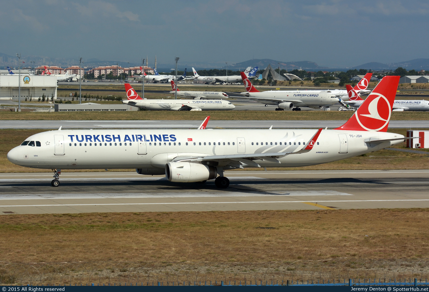 Photo of TC-JSH - Airbus A321-231 operated by Turkish Airlines