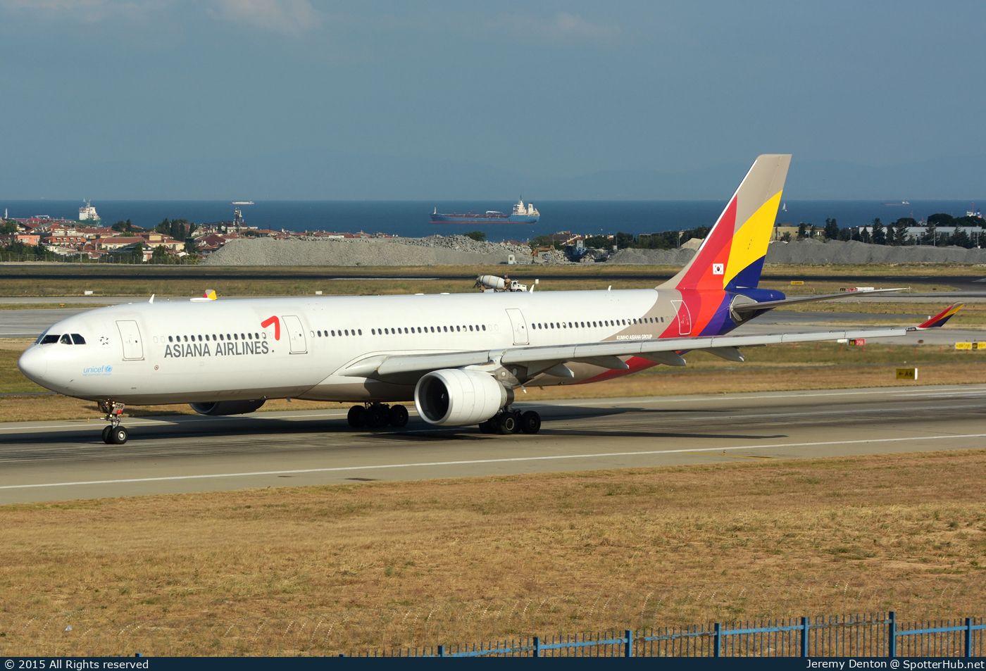 Photo of HL8258 - Airbus A330-323 operated by Asiana Airlines