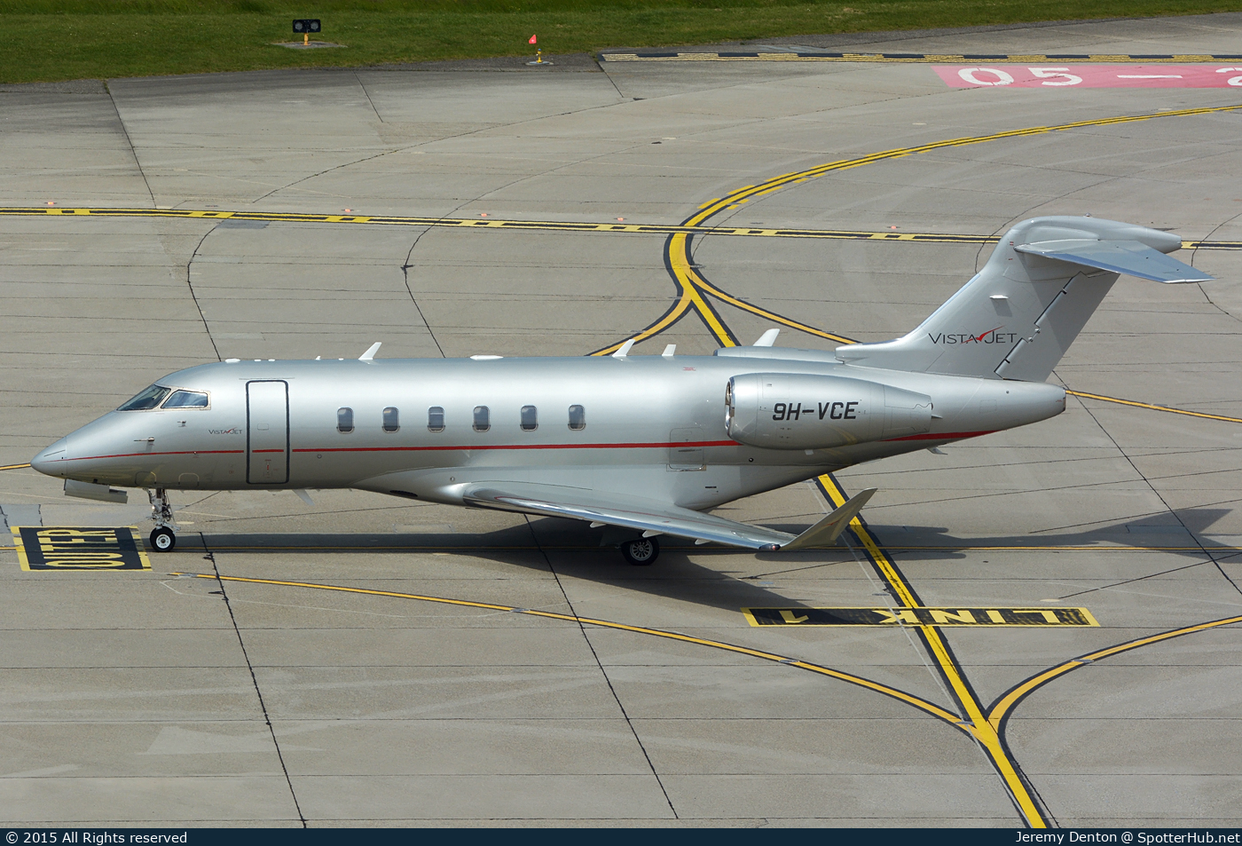 Photo of 9H-VCE - Bombardier Challenger 350 operated by VistaJet