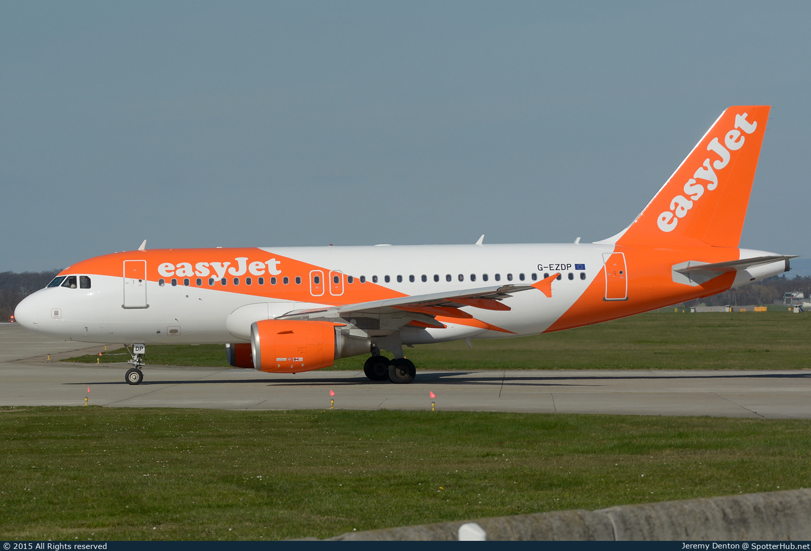 Photo of G-EZDP - Airbus A319-111 operated by easyJet