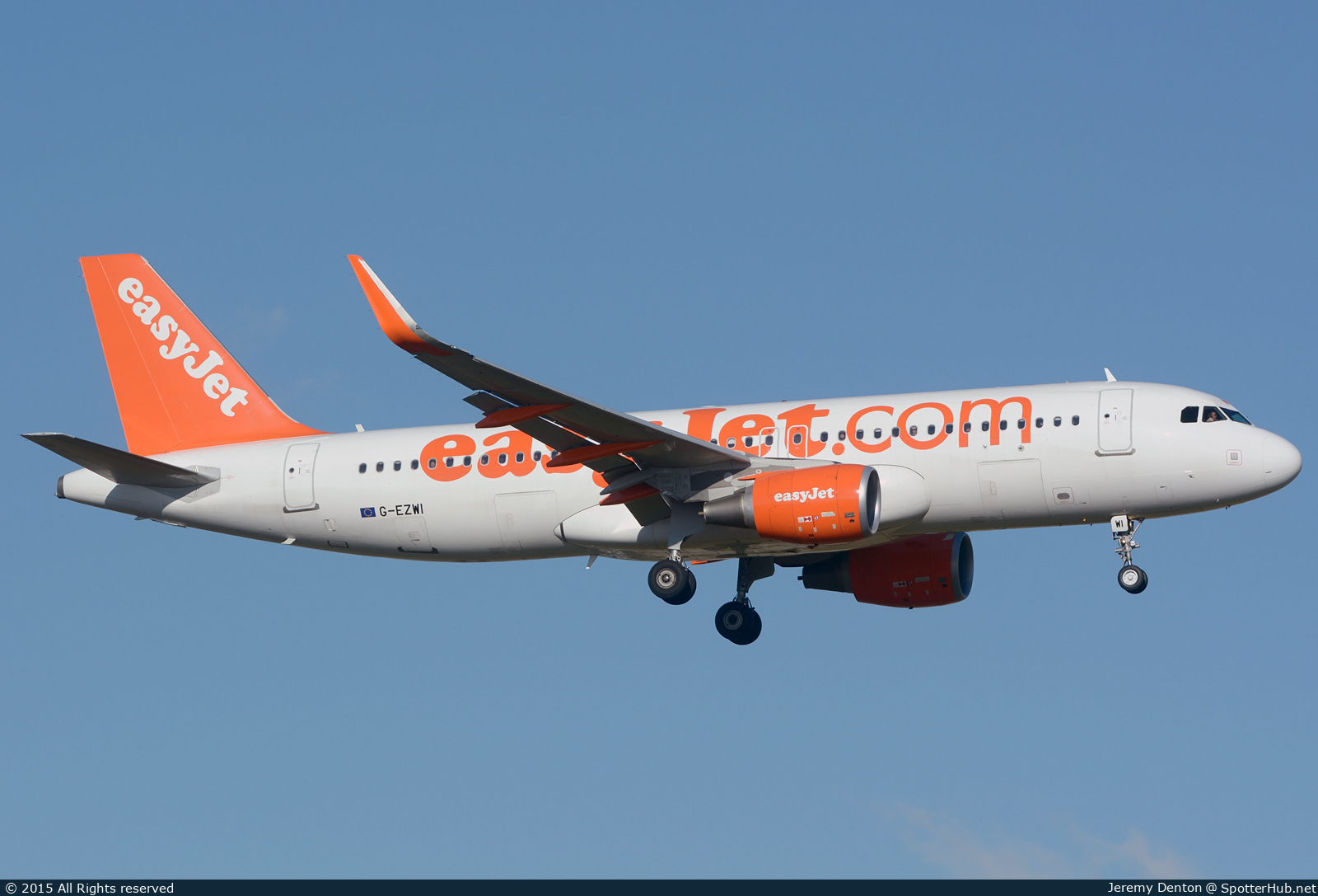 Photo of G-EZWI - Airbus A320-214 operated by easyJet