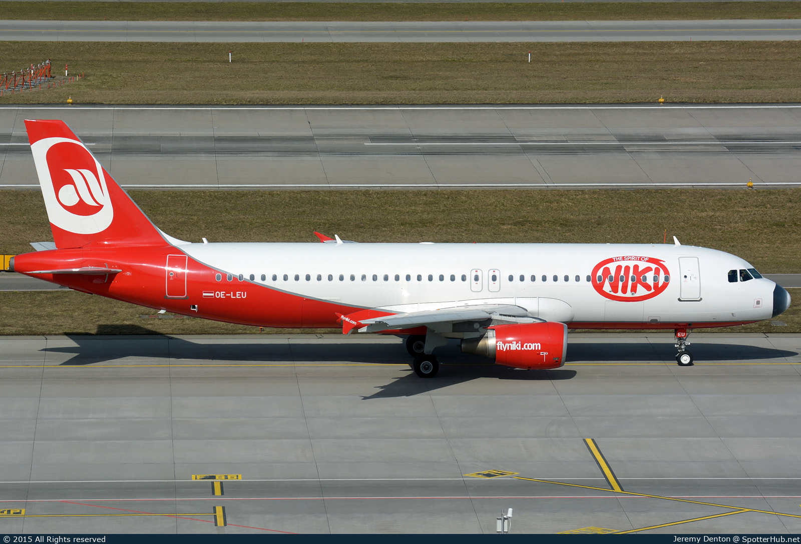Photo of OE-LEU - Airbus A320-214 operated by Niki
