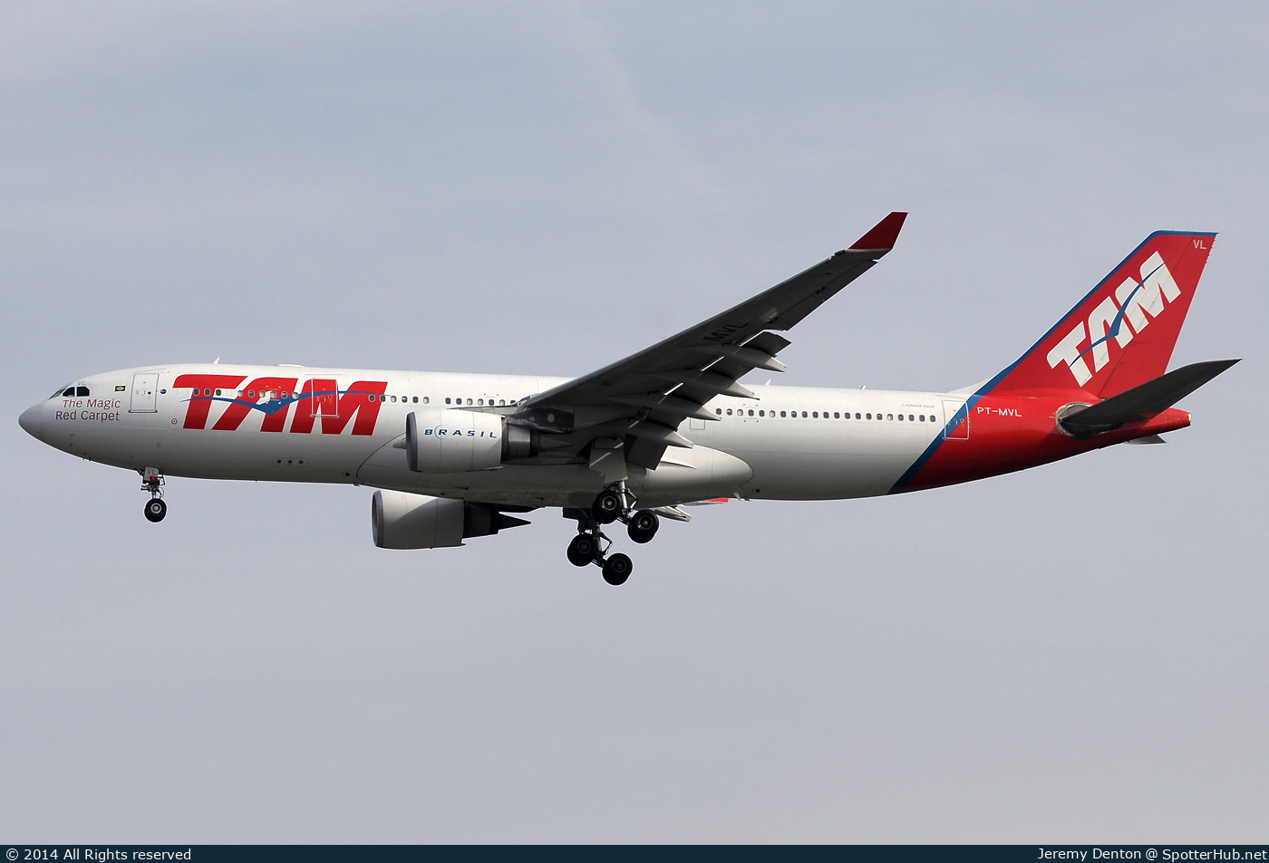 Photo of PT-MVL - Airbus A330-203 operated by TAM Linhas Aéreas