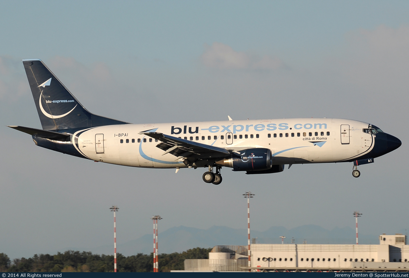 Photo of I-BPAI - Boeing 737-31S operated by Blu-Express