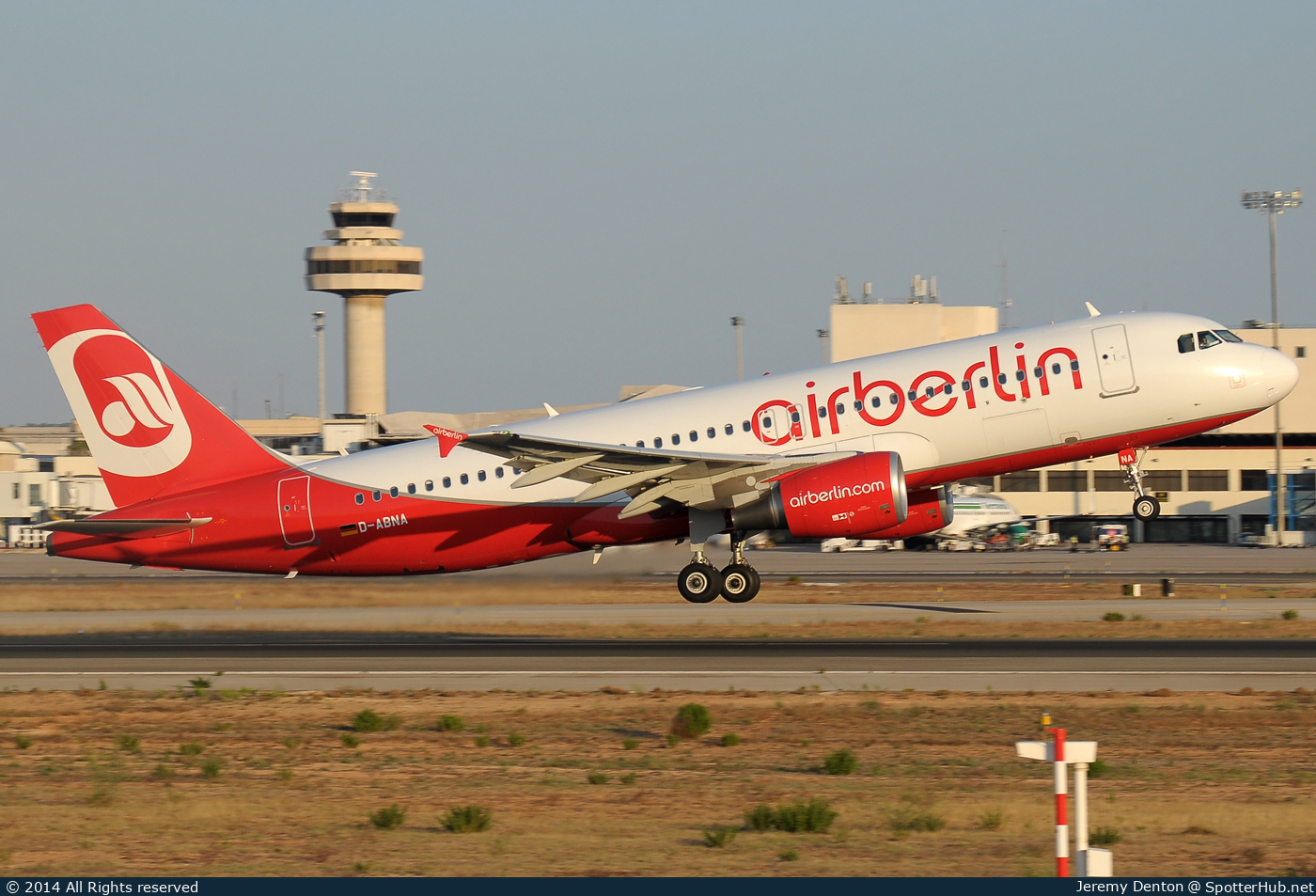 Photo of D-ABNA - Airbus A320-214 operated by Air Berlin