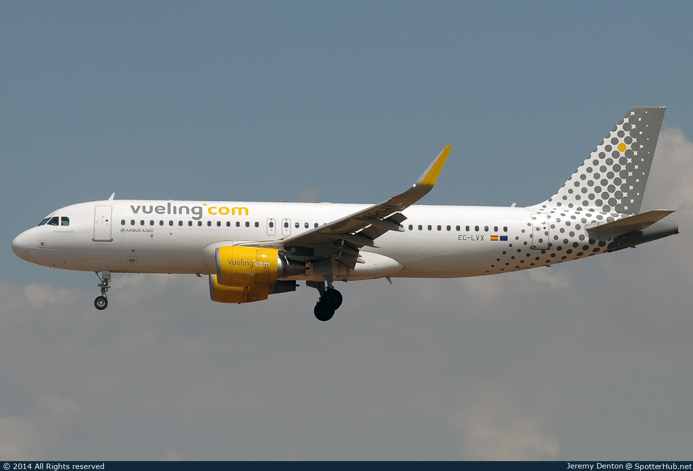 Photo of EC-LVX - Airbus A320-214 operated by Vueling