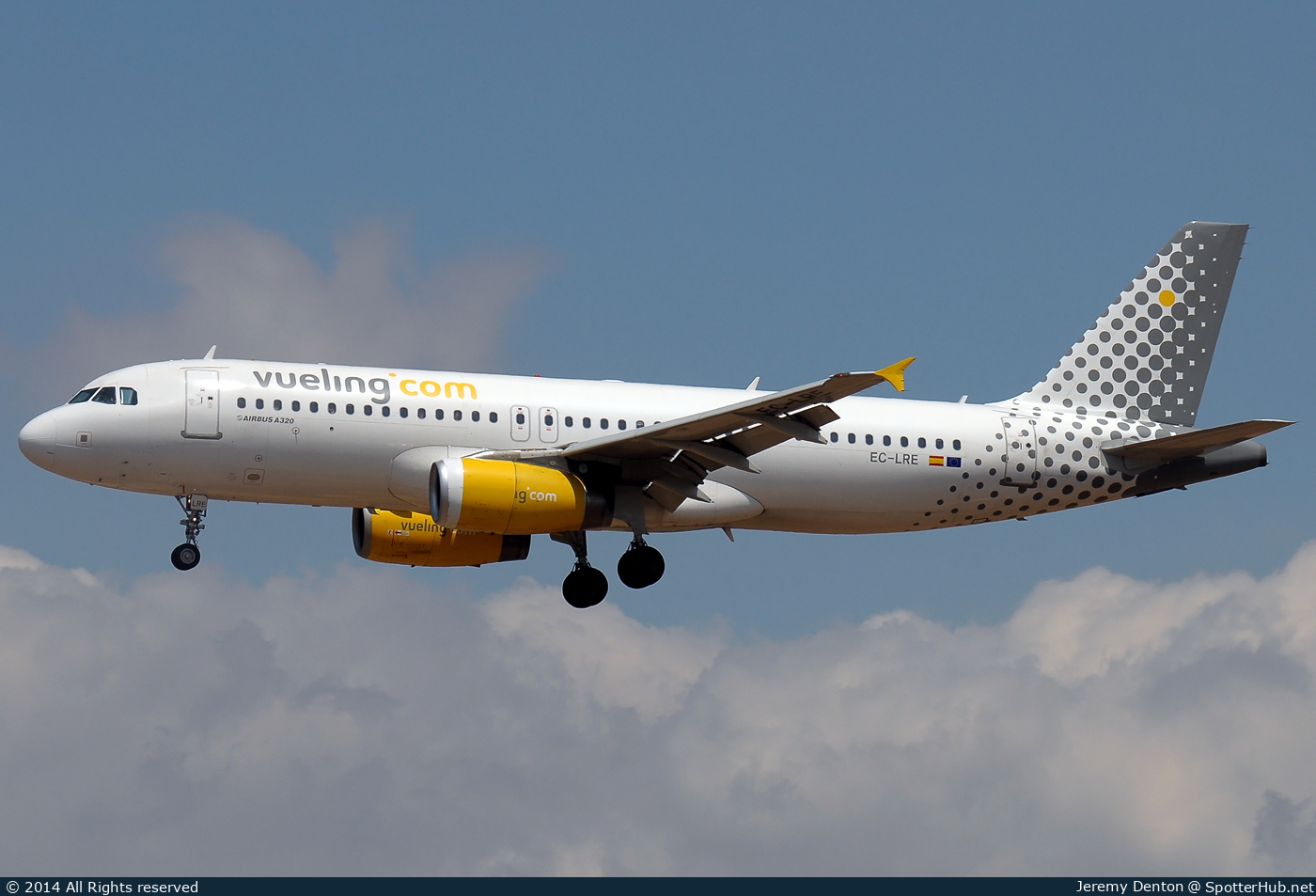 Photo of EC-LRE - Airbus A320-232 operated by Vueling