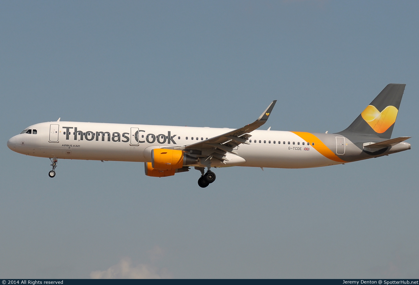 Photo of G-TCDE - Airbus A321-211 operated by Thomas Cook Airlines