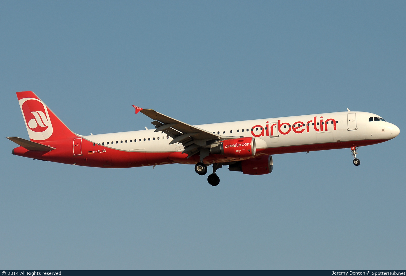 Photo of D-ALSB - Airbus A321-211 operated by Air Berlin