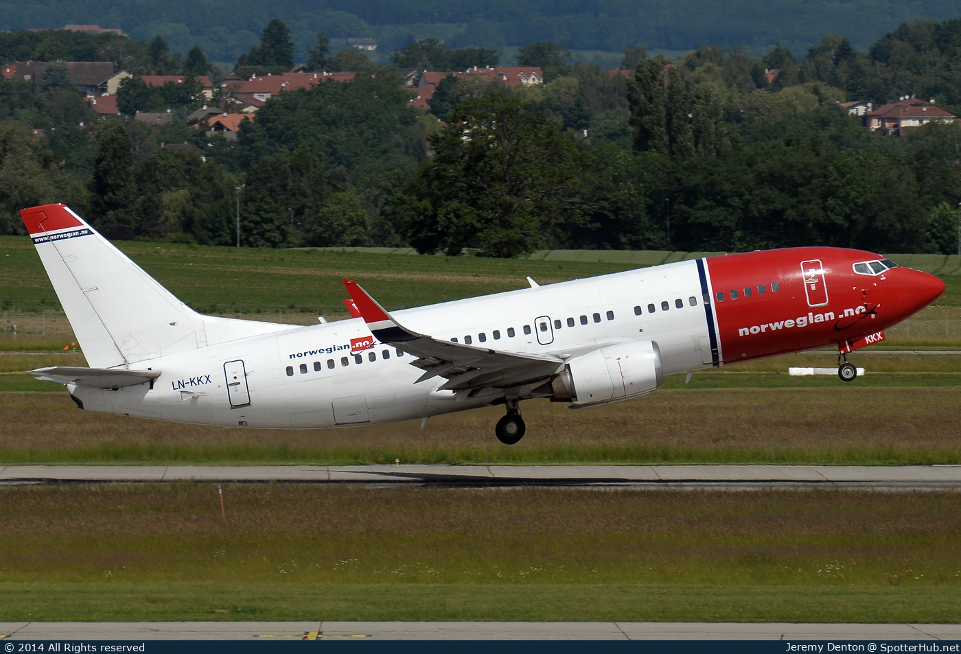 Photo of LN-KKX - Boeing 737-33S operated by Norwegian Air Shuttle