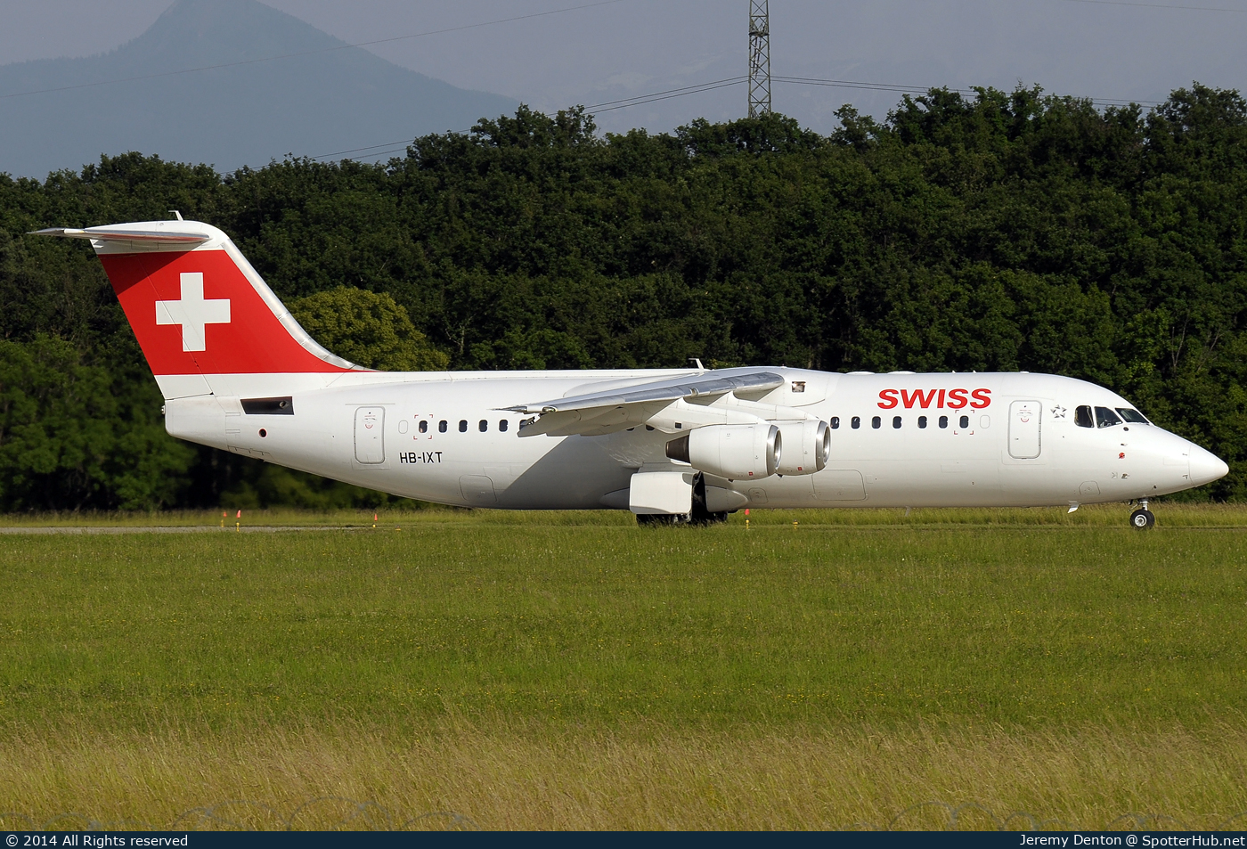 Photo of HB-IXT - British Aerospace Avro RJ100 operated by Swiss International Air Lines