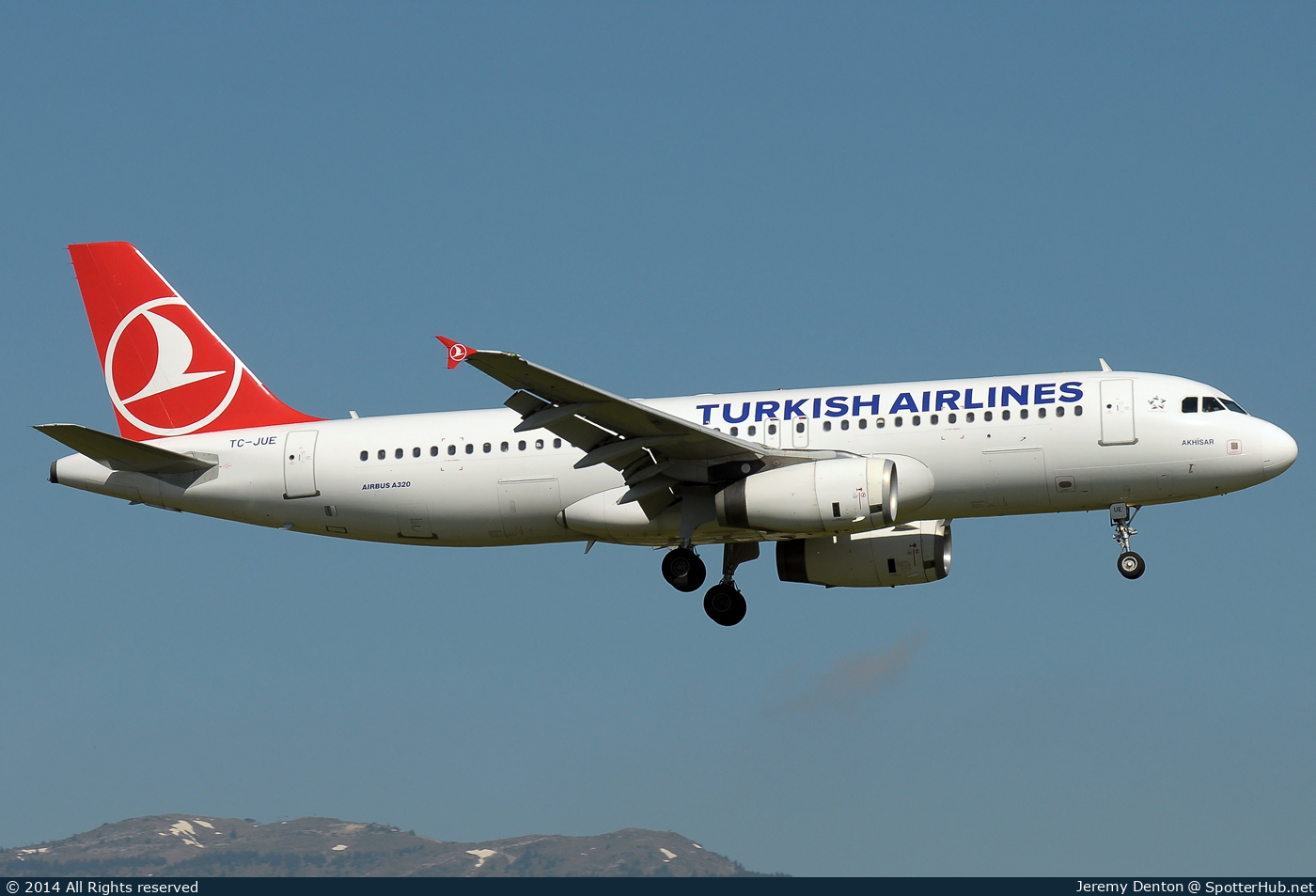 Photo of TC-JUE - Airbus A320-232 operated by Turkish Airlines