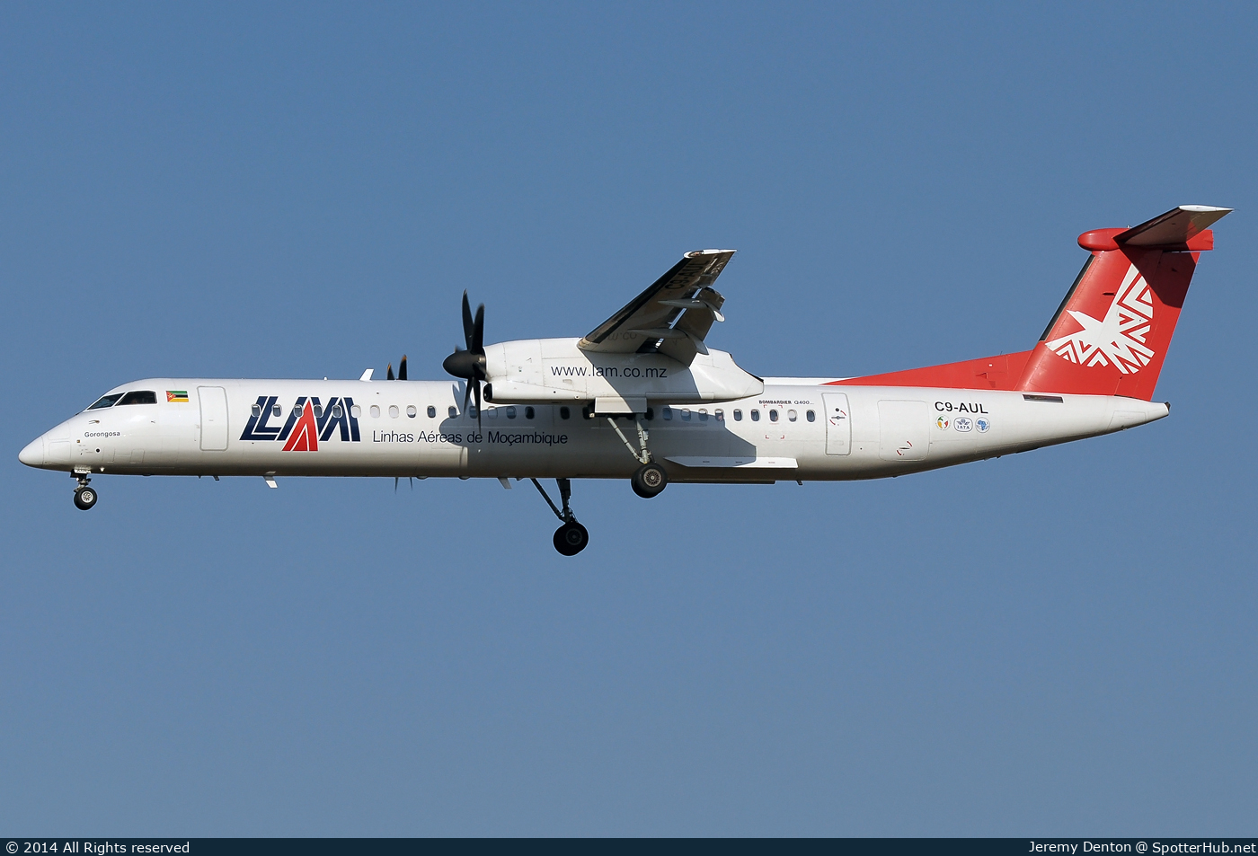 Photo of C9-AUL - Bombardier DHC-8-402 Dash 8 Q400 operated by LAM Linhas Aéreas de Moçambique