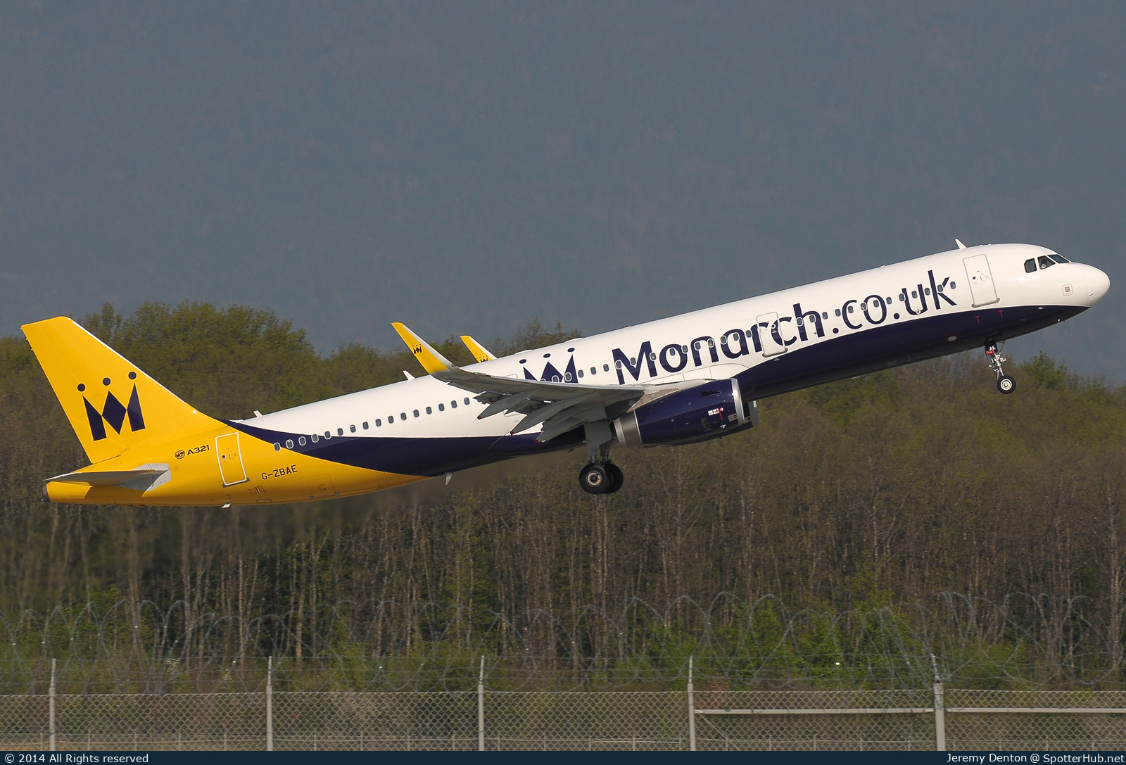 Photo of G-ZBAE - Airbus A321-231 operated by Monarch Airlines