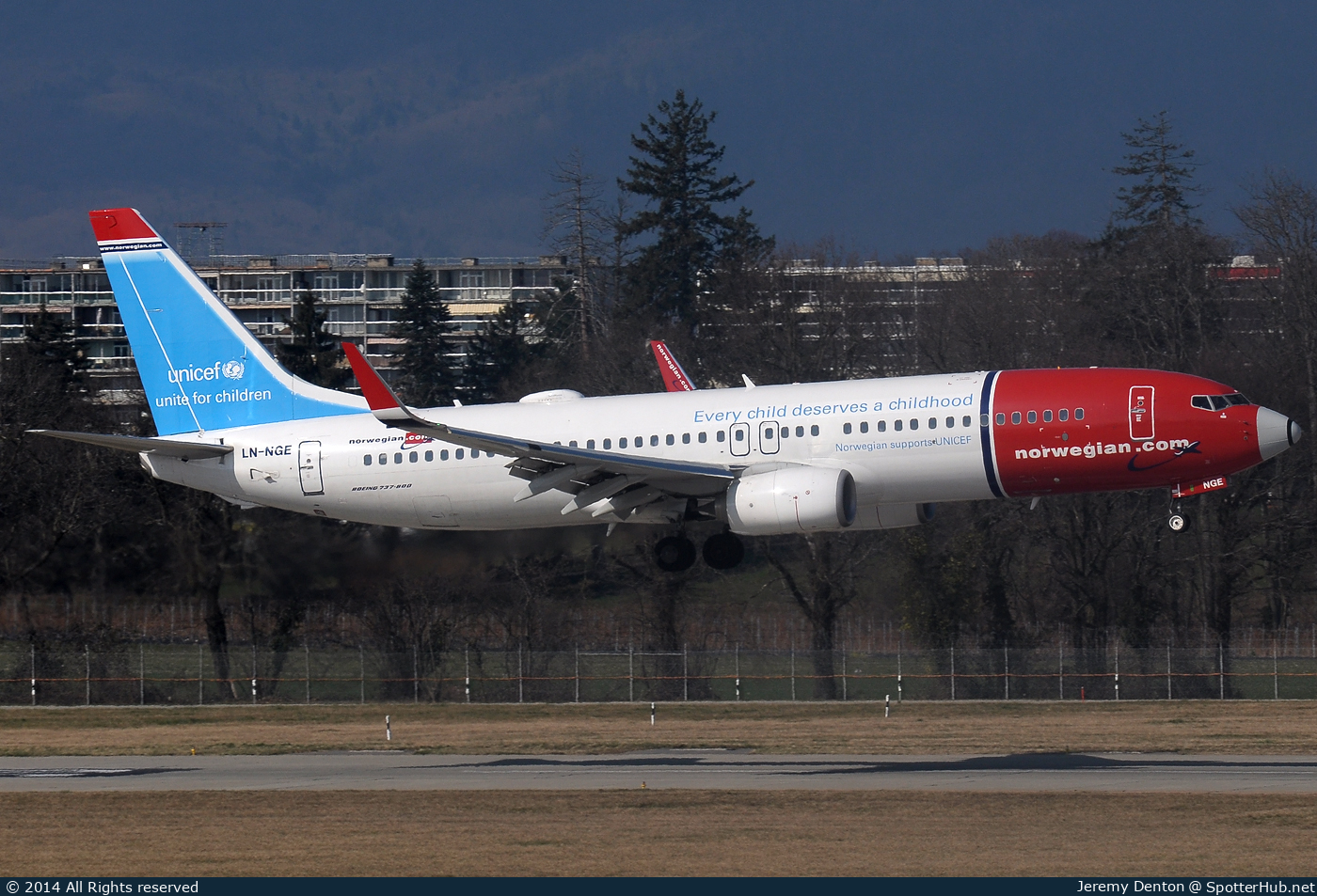 Photo of LN-NGE - Boeing 737-8JP operated by Norwegian Air Shuttle