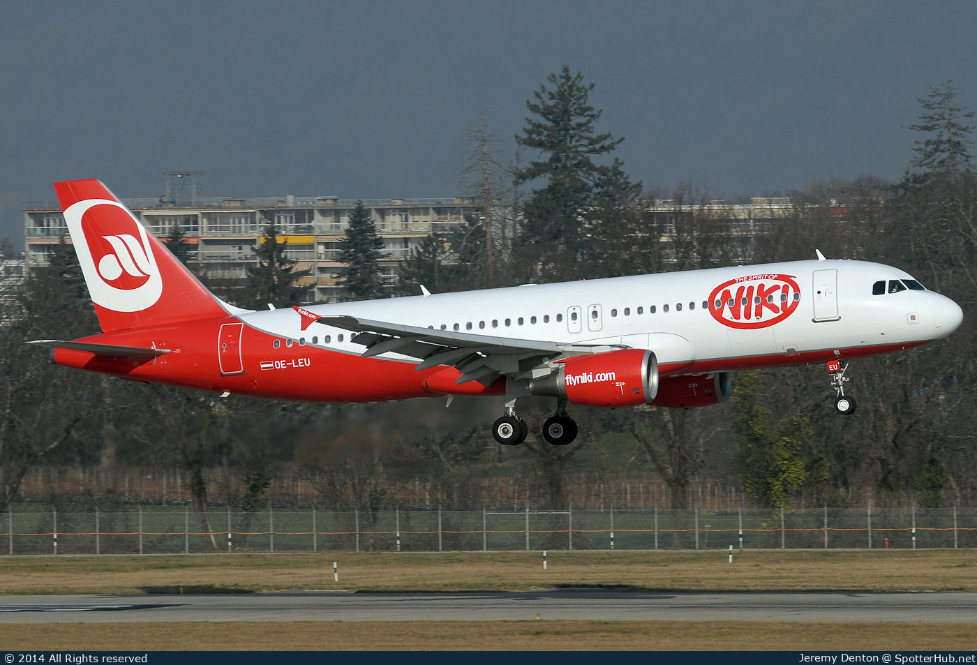 Photo of OE-LEU - Airbus A320-214 operated by Niki