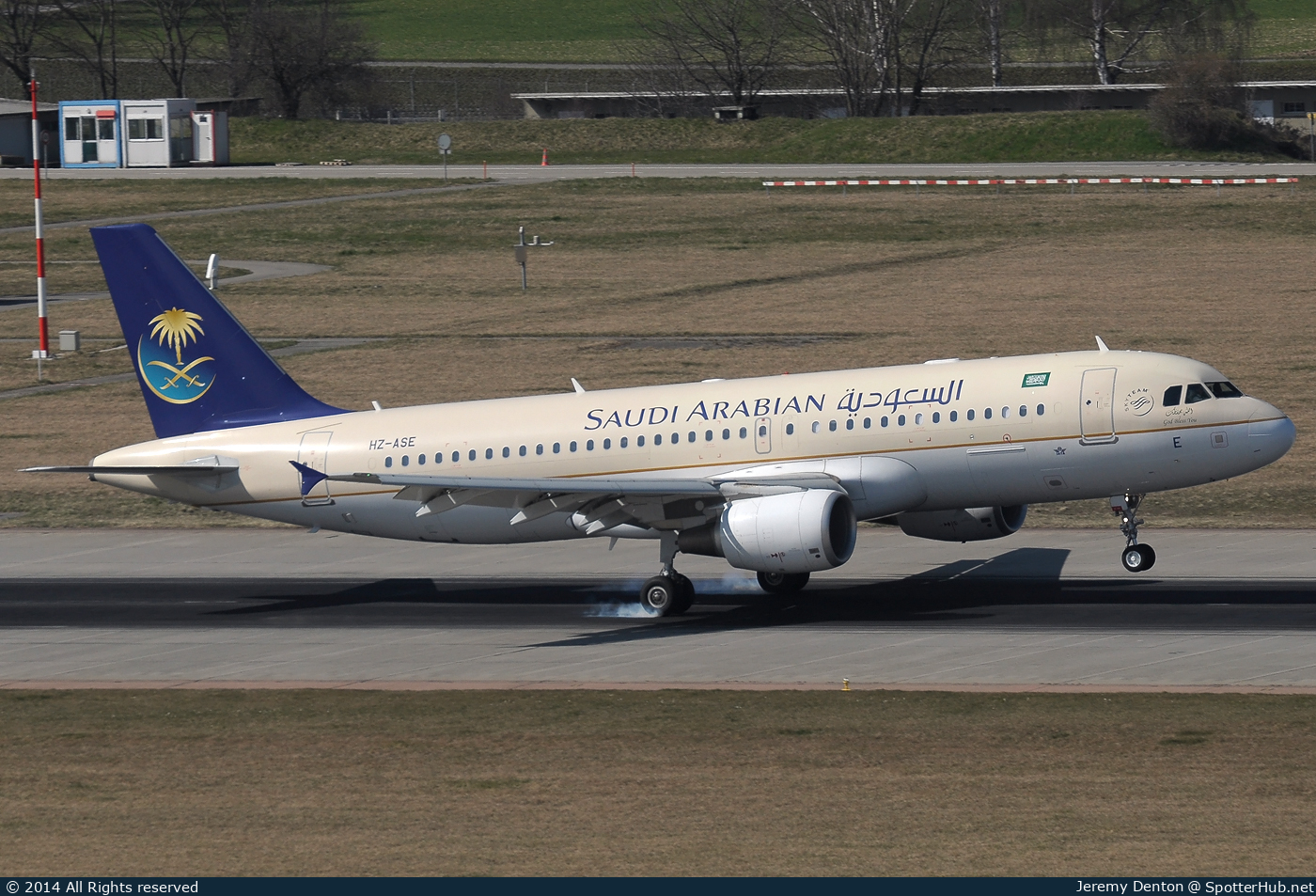 Photo of HZ-ASE - Airbus A320-214 operated by Saudi Arabian Airlines