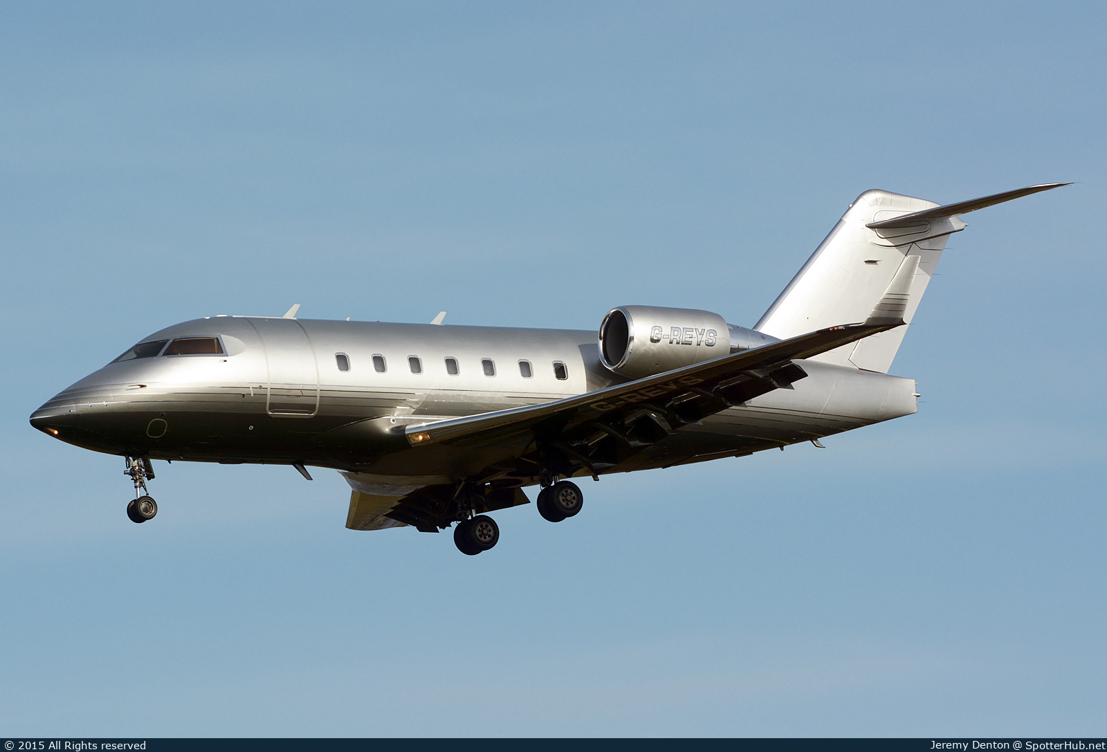 Photo of G-REYS - Bombardier Challenger 604 operated by TAG Aviation UK