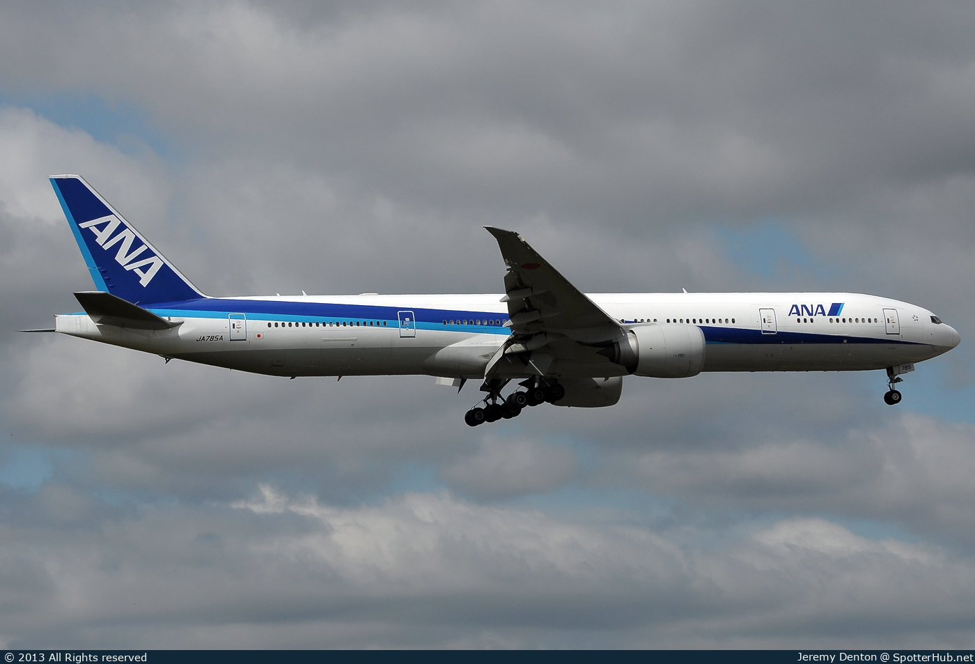 Photo of JA785A - Boeing 777-381(ER) operated by ANA All Nippon Airways
