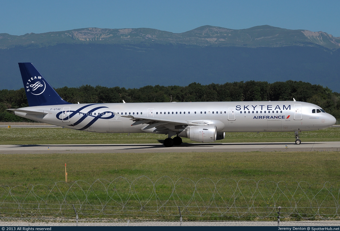 Photo of F-GTAE - Airbus A321-212 operated by Air France
