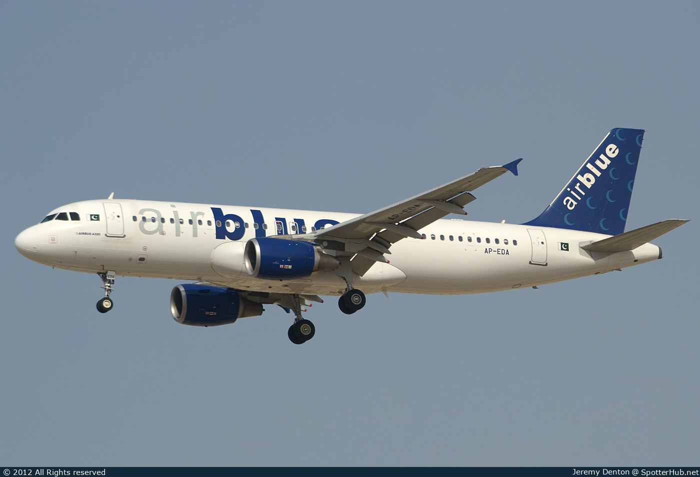 Photo of AP-EDA - Airbus A320-214 operated by Airblue