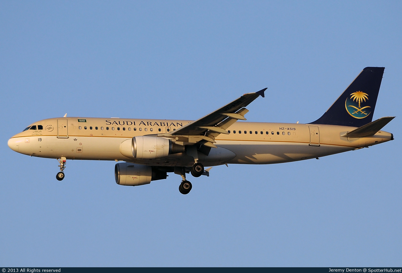 Photo of HZ-AS19 - Airbus A320-214 operated by Saudi Arabian Airlines