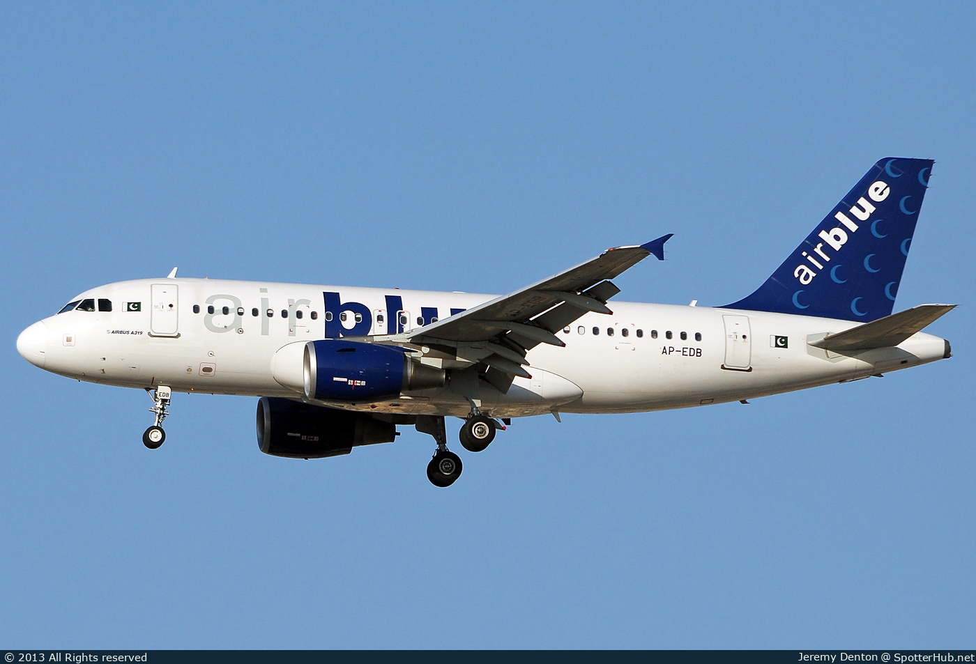Photo of AP-EDB - Airbus A319-111 operated by Airblue